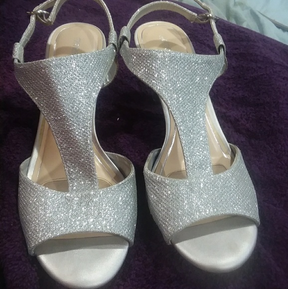 Stunning Silver Heels - Picture 3 of 4